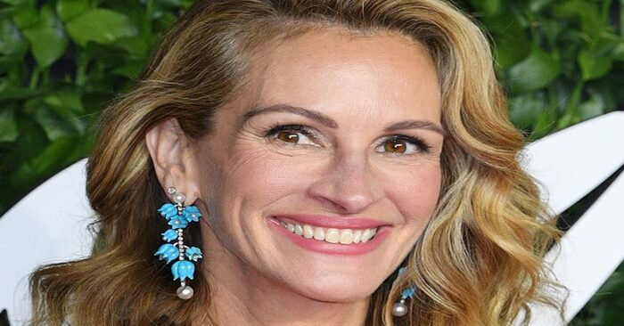  We want to stay always young, but we all grow up: aged Julia Roberts was noticed on the beach in a swimsuit