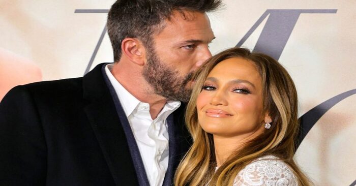  It’s nice when people suddenly see famous stars in a real life: paparazzi spotted Jennifer Lopez and Ben Affleck with children