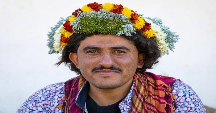  Mysterious Qahtan: a place where every self-respecting man wears a wreath of flowers