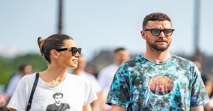  Love is in the air: Jessica Biel and Justin Timberlake on a romantic walk in Paris