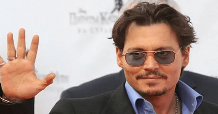  Fatal brunette: Johnny Depp was caught with a new woman in an elite pub