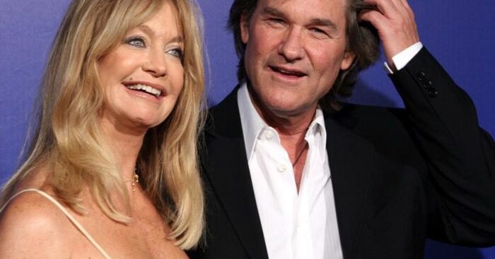 Withered knees and age spots: legendary Kurt Russell and Goldie Hawn on a walk