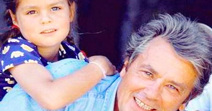  What a beauty: this is how Anouchka Delon, the charming daughter of Alain Delon, looks now