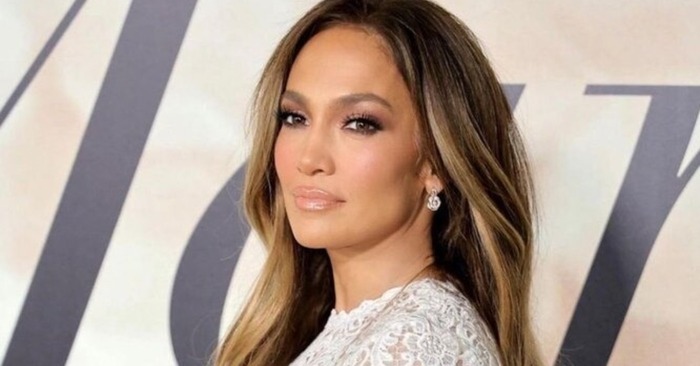  Jennifer Lopez could surprise everyone by showing her sisters who look very much like an artist