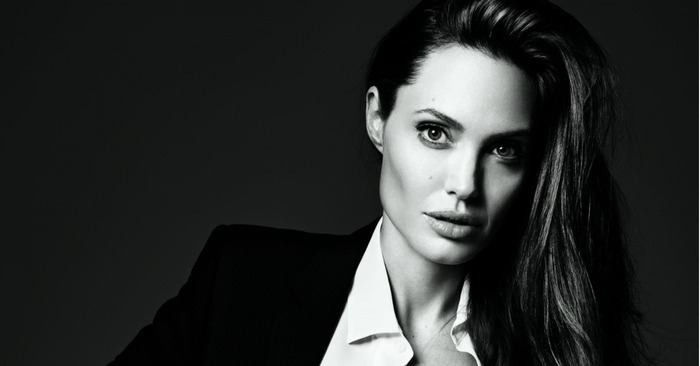  Gorgeous Angelina Jolie grabs everyone’s attention in an attractive French style
