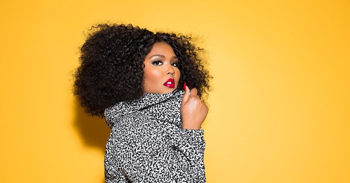  Singer Lizzo, weighing 140 kg, surprised fans when she appeared in a completely transparent dress