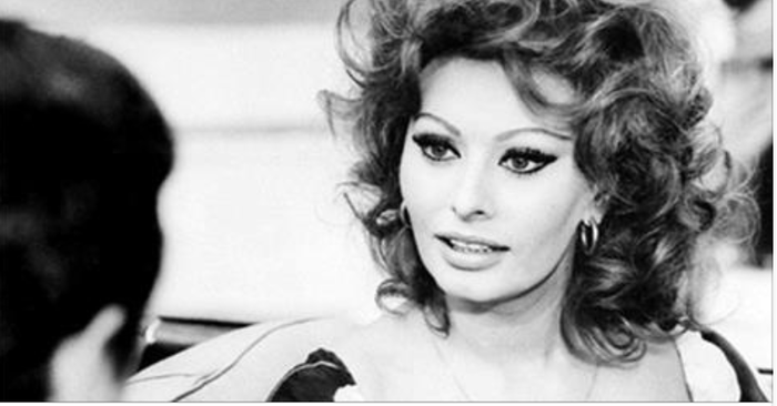  82-year-old Sophia Loren in a new photo shoot: incredible beauty and grace, despite her age