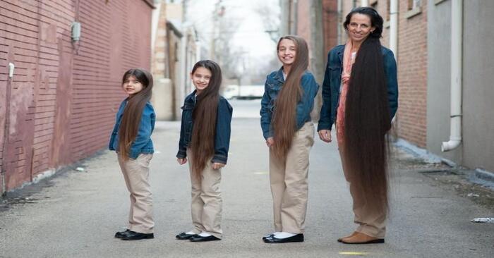  Interesting story: what a mother and her daughters look like who have never had a haircut in their lives
