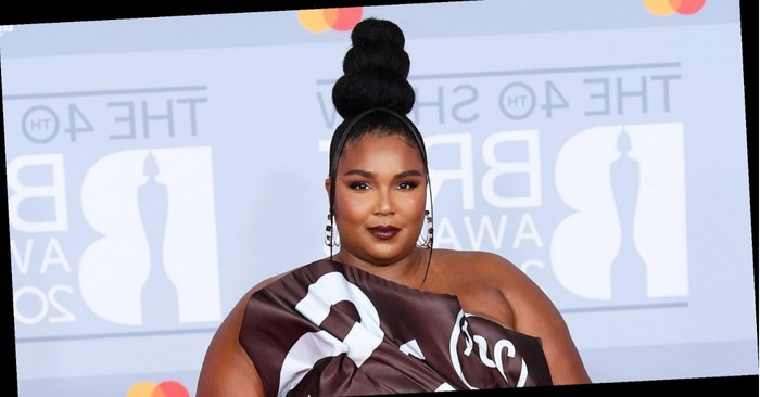  Famous plump singer Lizzo who weighs 145 kg impressed fans with a completely transparent dress