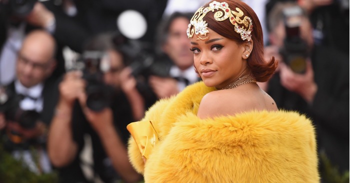  Everyone’s favorite famous Rihanna showed her charming figure in a short dress