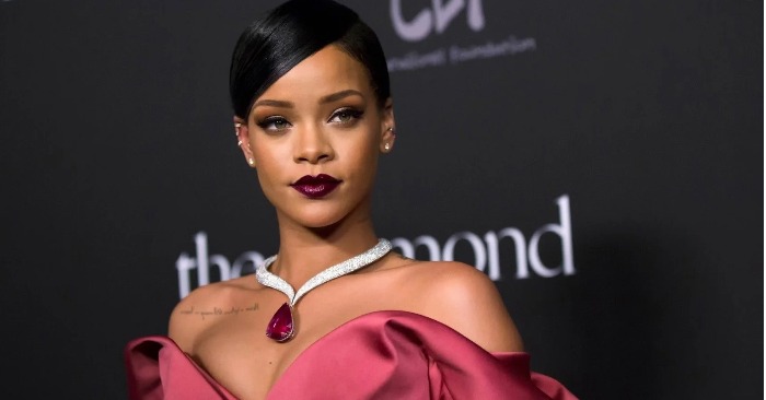  This is great: tight pants, pregnant Rihanna’s transparent negligee surprised everyone