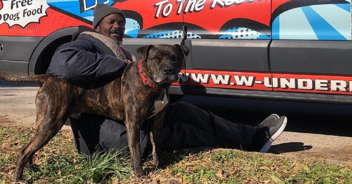  A touching story: this homeless man jumped into the fire to save all 16 pets