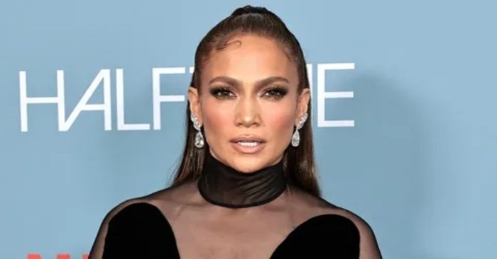  “Steel press and strong muscles” Look at Jennifer Lopez’s look after gym