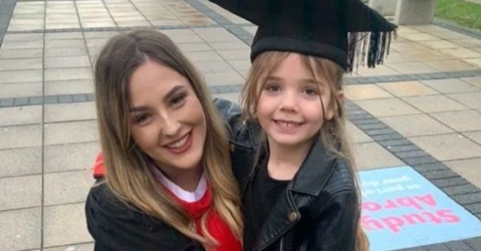  «During the graduation, she was with her daughter»: the girl gave birth to a daughter at the age of 14