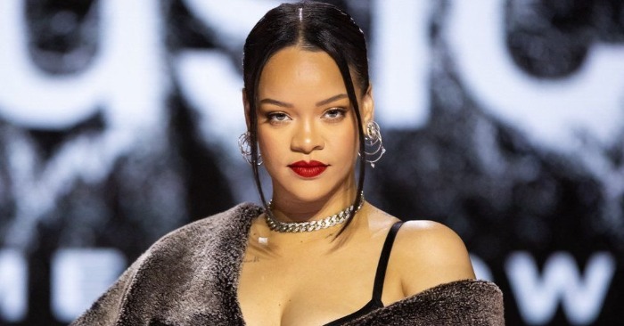 «Well, how does this beauty conquer hearts?»: a pregnant Rihanna and ...