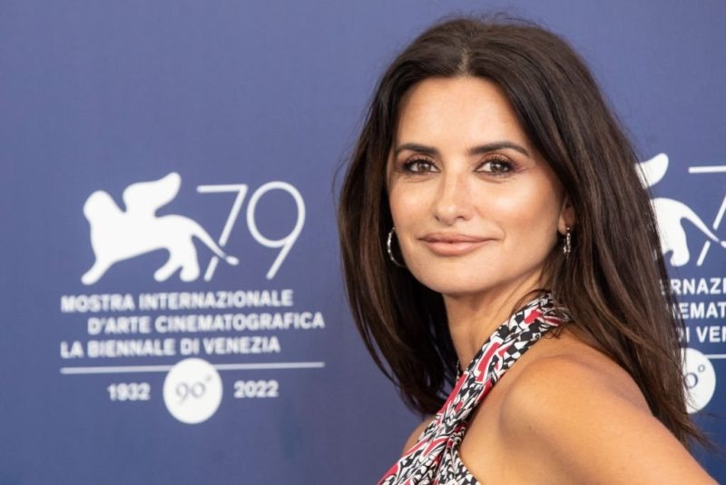 «Millions of hearts conquer her image»: Penelope Cruz in underwear ...
