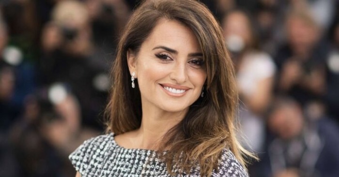  «Stunning corset and translucent lace»: Penelope Cruz became the most charming woman on Goya Awards