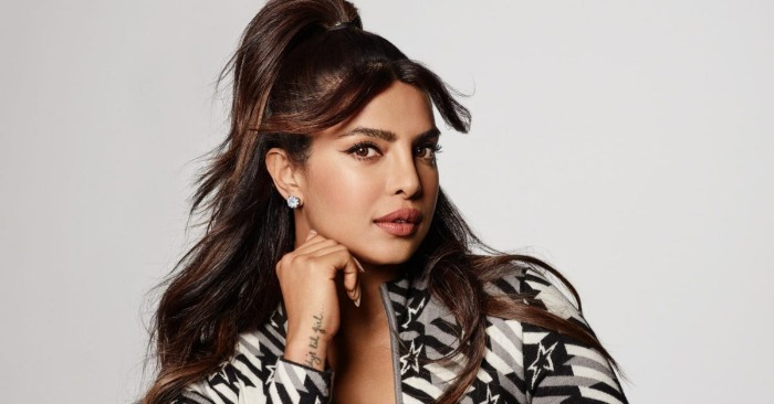  «Incredible outfit of Priyanka Chopra Jonas»: a naked dress of the beauty has a dramatic cape
