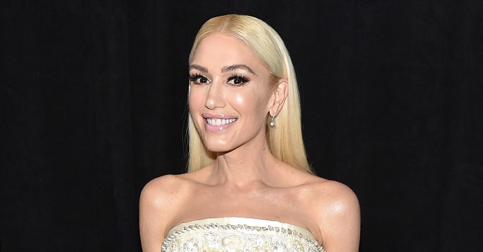  Gwen Stefani’s Time-Defying Beauty: Fans in Awe of Her Ageless Charm