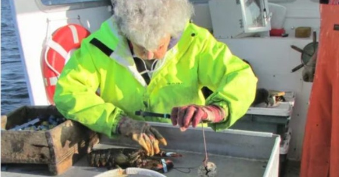  «Woman surprised everyone with her decision»: 102 years old grandma still catches lobsters