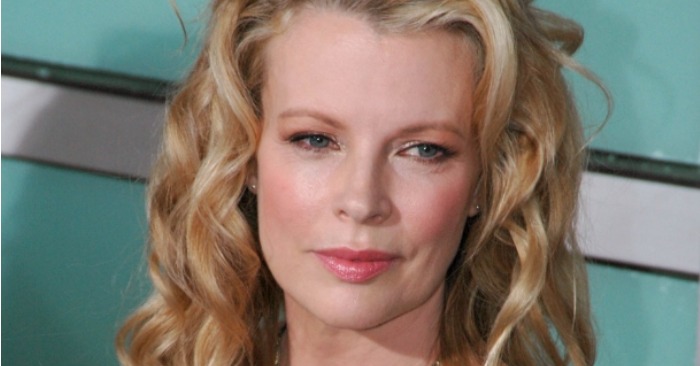  The Aftermath of Plastic Surgery: Fans React to Kim Basinger’s Altered Appearance