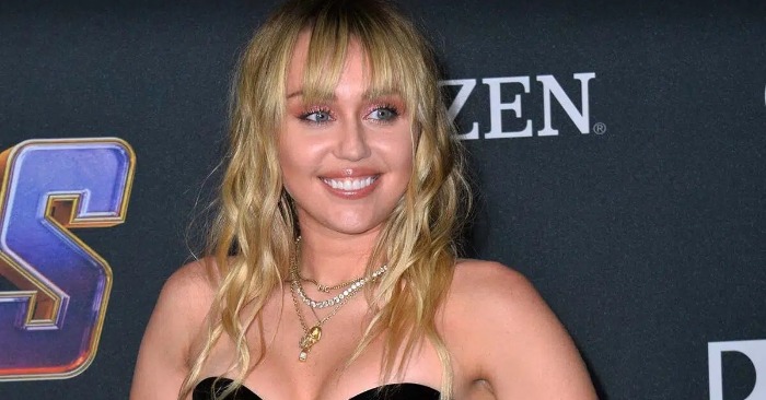  «Beauties decided to go for a walk»: Miley Cyrus’ mom, who is 56 years old, looks younger than her daughter