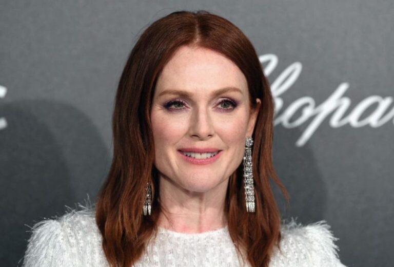 «No one believes that she is 61»: Julianne Moore showed an image and ...