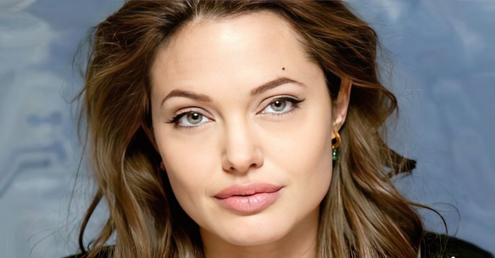  “Lips disappeared, wrinkles come”. Fans can’t recognize Angelina Jolie