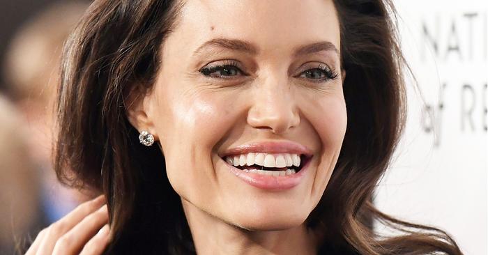  «Ten times prettier than Jolie!»: Few have seen what the mother of the world’s most beautiful woman looks like