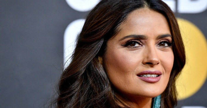  «Is it possible to have a body like this at 56?»: Salma Hayek surprised the fans with her lush forms in a bikini