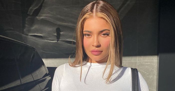  «No wonder men are crazy about her!»: Kylie almost bared her breasts in a spicy bikini and surprised the fans