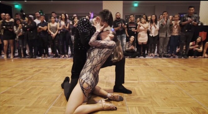  Everyone’s attention was drawn to this couple who stole the show with their sensual dance