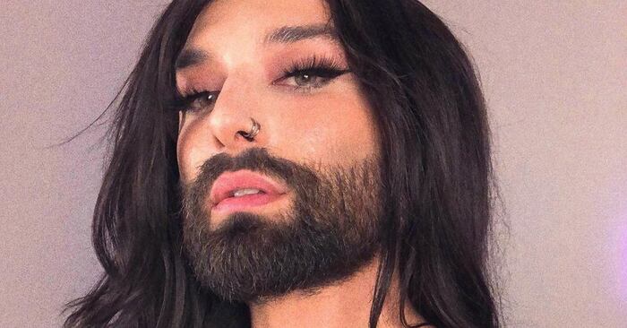  «Who can explain him that he is a man?»: Conchita showed overgrown legs on the red carpet