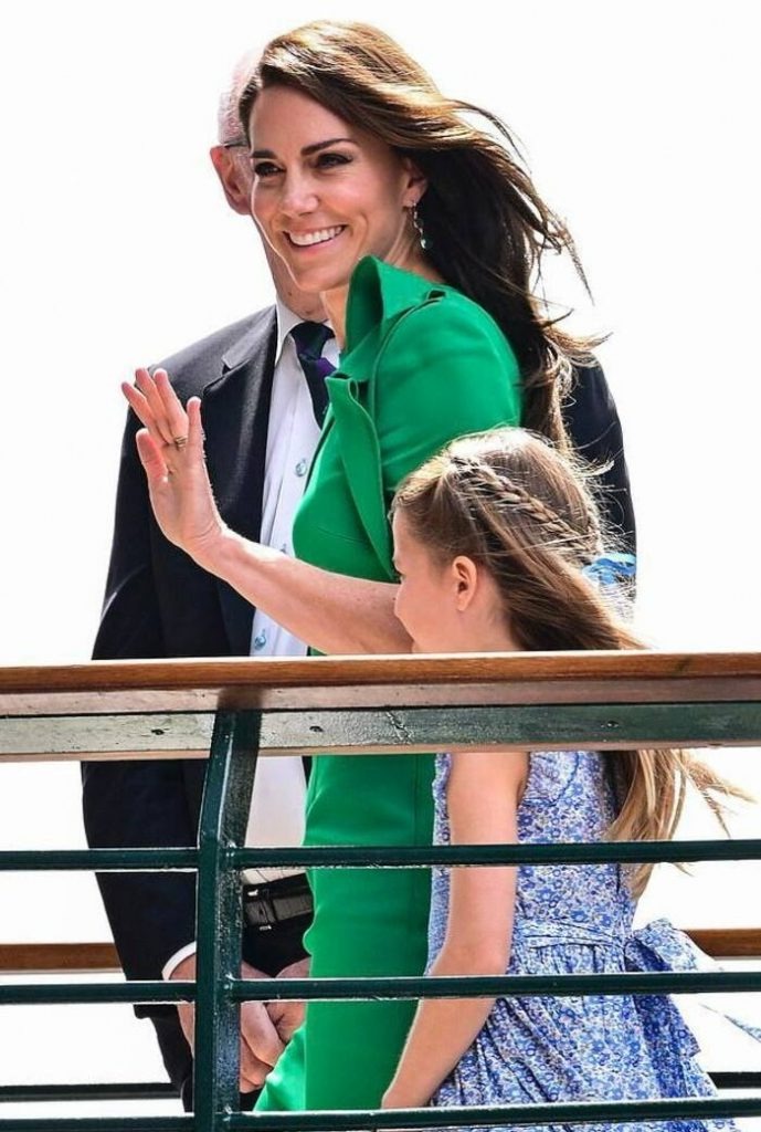 «It’s time to visit a beauty salon!»: Camera lenses captured Kate ...