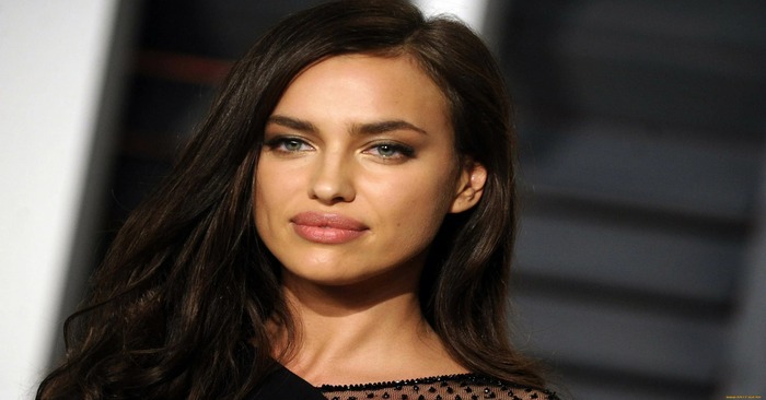  «What a shame in public!»: Photographers caught Irina Shayk in a lace bodysuit behind the scenes
