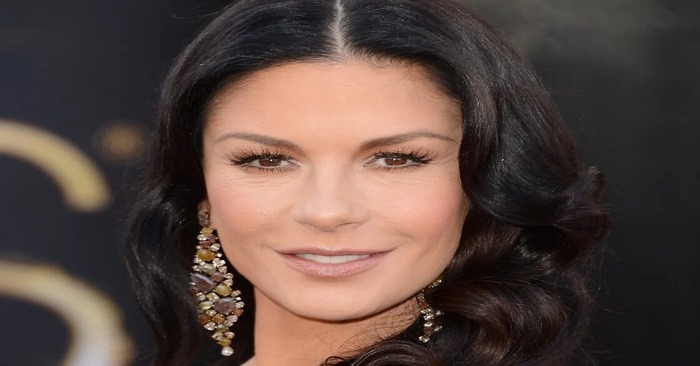 «Morticia Addams in real life»: Zeta-Jones’s new close-up photos came ...