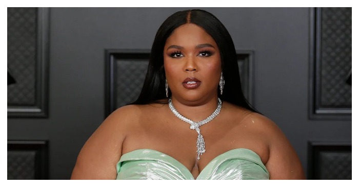  «Be ready to be horrified!» Camera lenses filmed Lizzo in revealing clothes and without filters