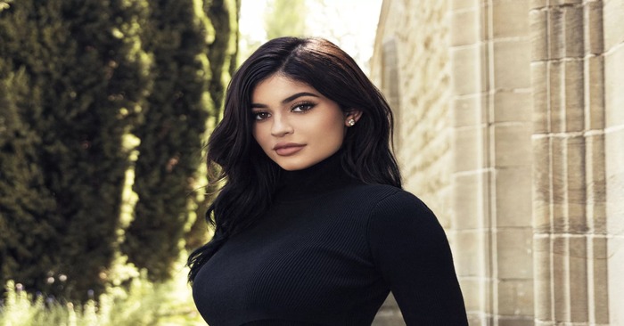  «Call firefighters!»: The provocative photos of Kylie caused a furor on the network