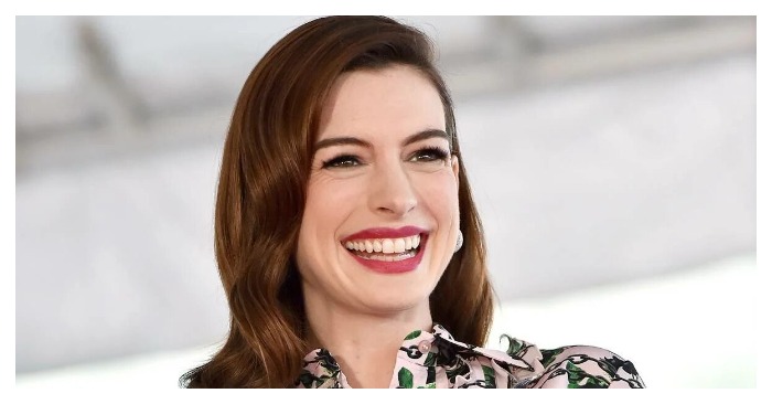  «No wonder men dream of her!» Anne Hathaway’s makeup-free selfie is making headlines everywhere