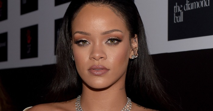  «You have never seen her so tasteless!» Rihanna’s recent dress really disappointed many fans