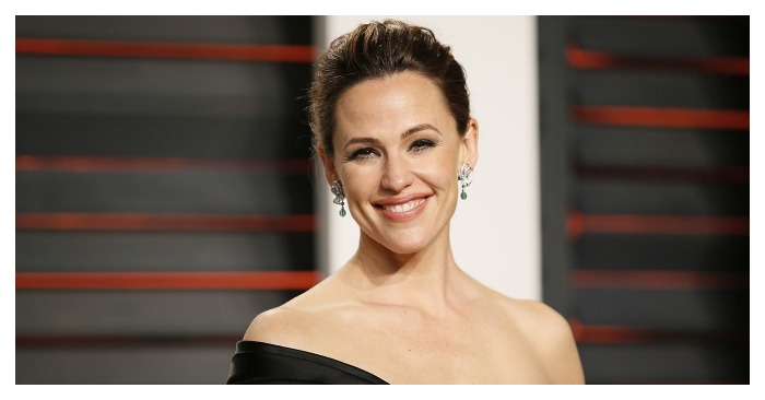  «Went out in pajamas and with disheveled hair!» The laid-back look of Jennifer Garner made a splash