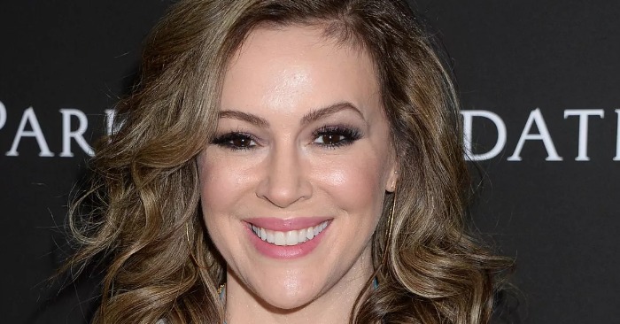  «At 50 it’s like at 25» Alyssa Milano from «Charmed» appeared without makeup and left fans speechless