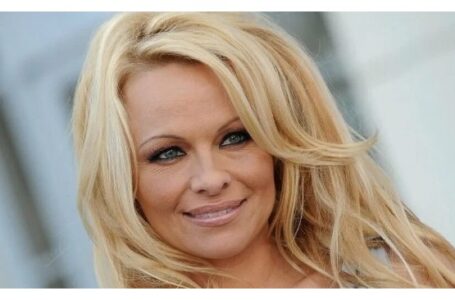 «It is a crime to look so attractive at 56!» Pamela Anderson’s fans double-checked her age after the new photo shoot