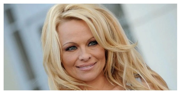  «It is a crime to look so attractive at 56!» Pamela Anderson’s fans double-checked her age after the new photo shoot