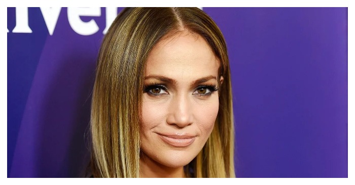  «Bigger hips and folds of fat!» Jennifer Lopez’s imperfect figure in sports clothing made a splash