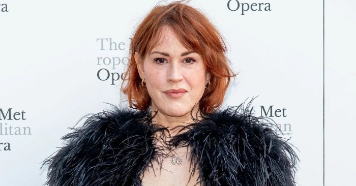  «Age is just a number for her!» Molly Ringwald’s recent photo shoot escaped no one’s attention