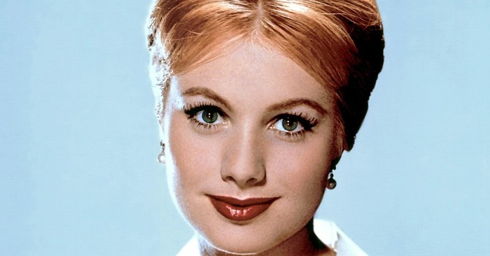  «89, but still with red lipstick!» About Shirley Jones’s timeless beauty the entire world is talking