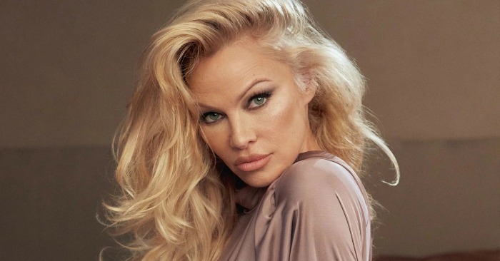  «If femininity was a person!» Pamela Anderson stole the show and broke new ground for natural beauty