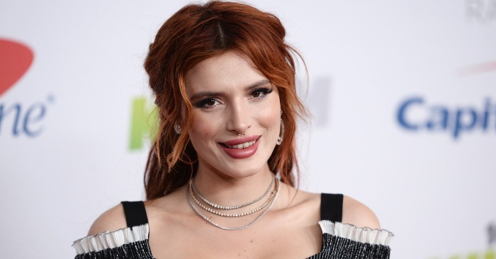  «It’s impossible to take eyes off!» Bella Thorne showed a candid shot in a latex swimsuit