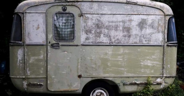  «Surprise in an old van!» The man discovered a 63-year-old van which interior left no one indifferent